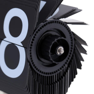 2018  Small Scale Table Clock Desktop Retro Flip Clock Stainless Steel Flip Internal Gear Operated Quartz Clock